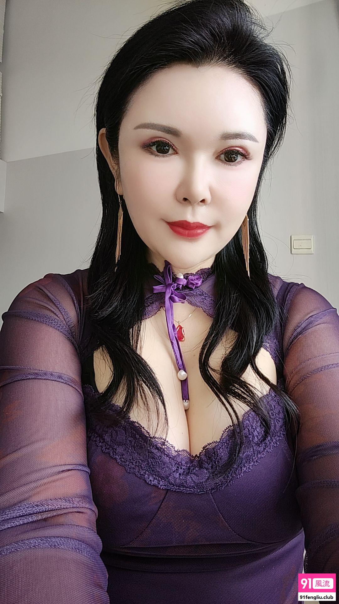 服务系大胸风骚熟女姐姐